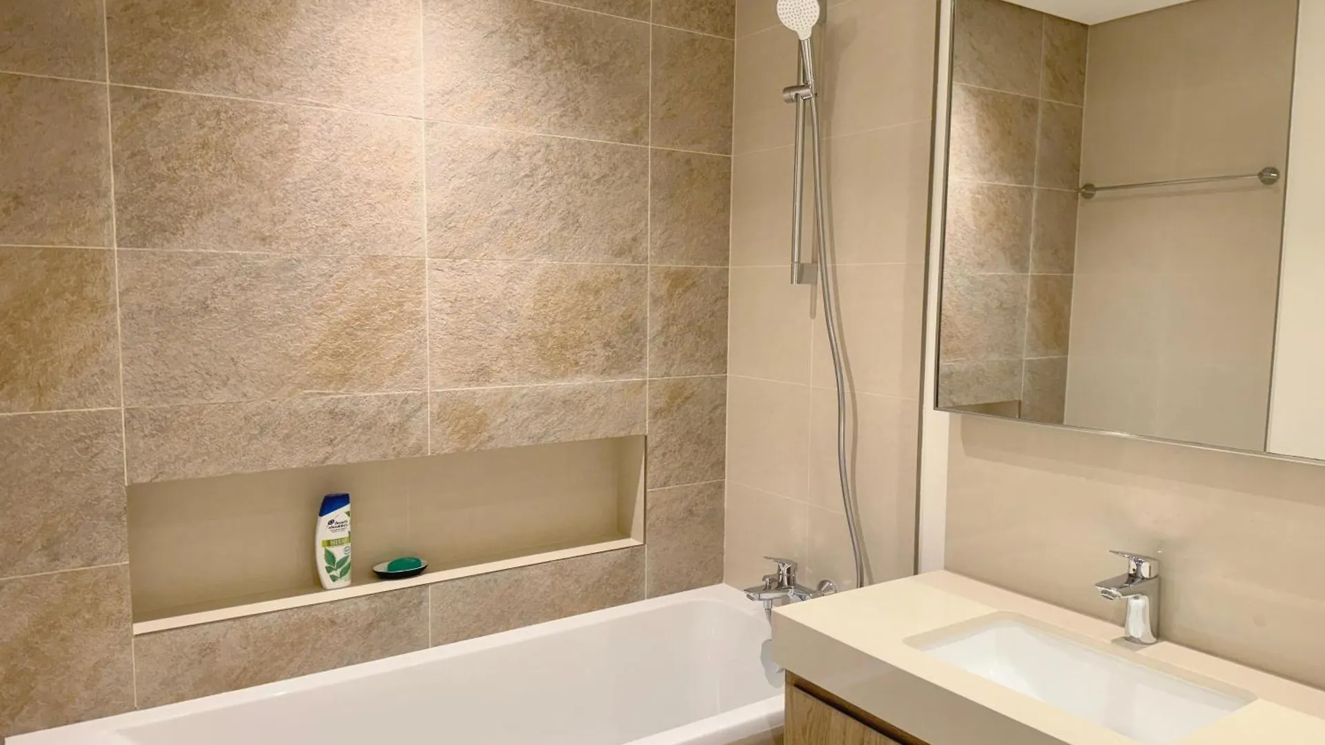 Dvr 4 Bedroom Apartment Available In Downtown View 2 Dubai