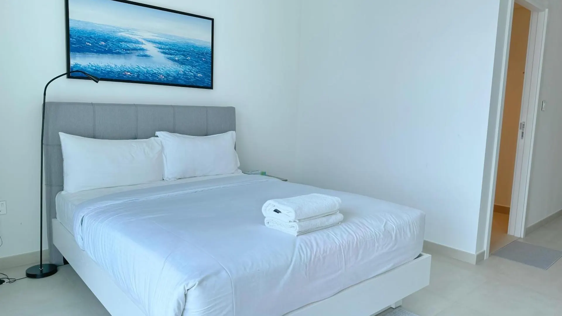 Dvr 4 Bedroom Apartment Available In Downtown View 2 Dubai Förenade Arabemiraten