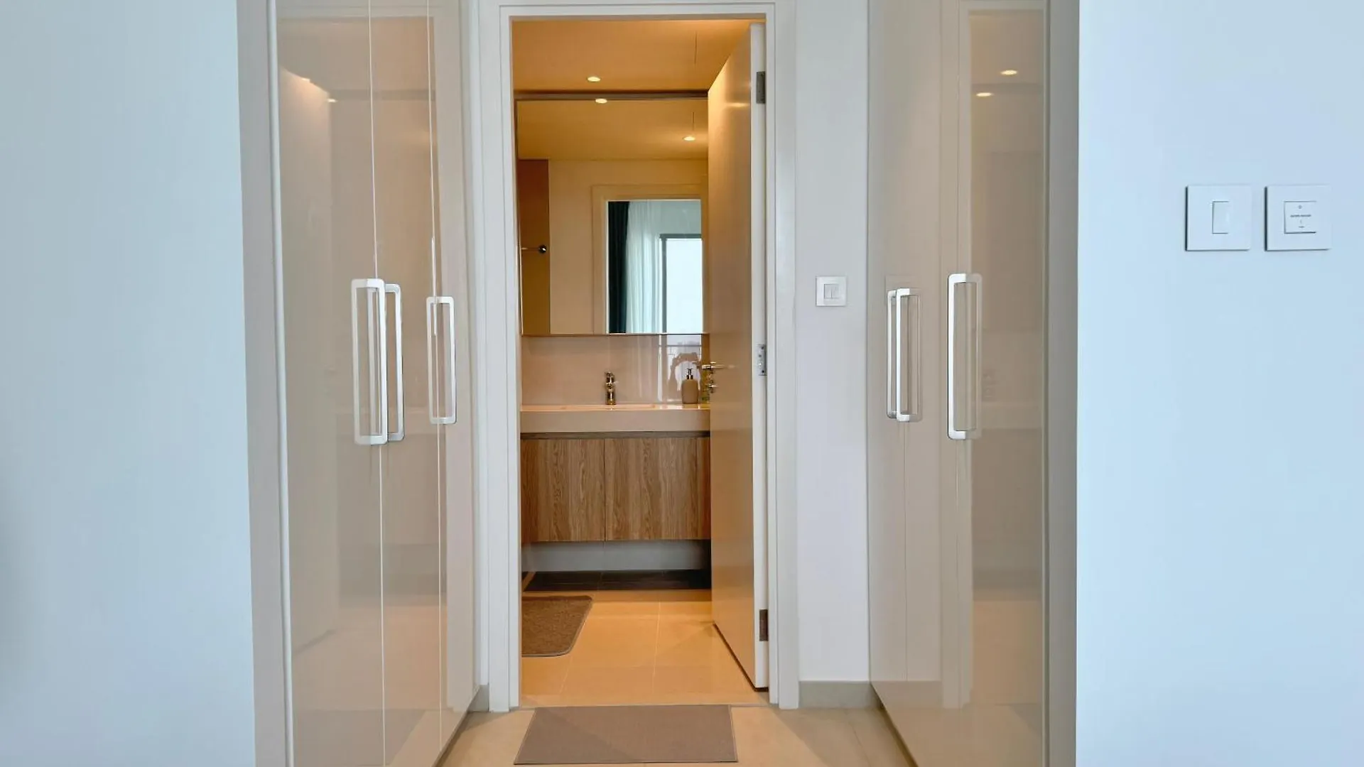 Dvr 4 Bedroom Apartment Available In Downtown View 2 Dubai United Arab Emirates