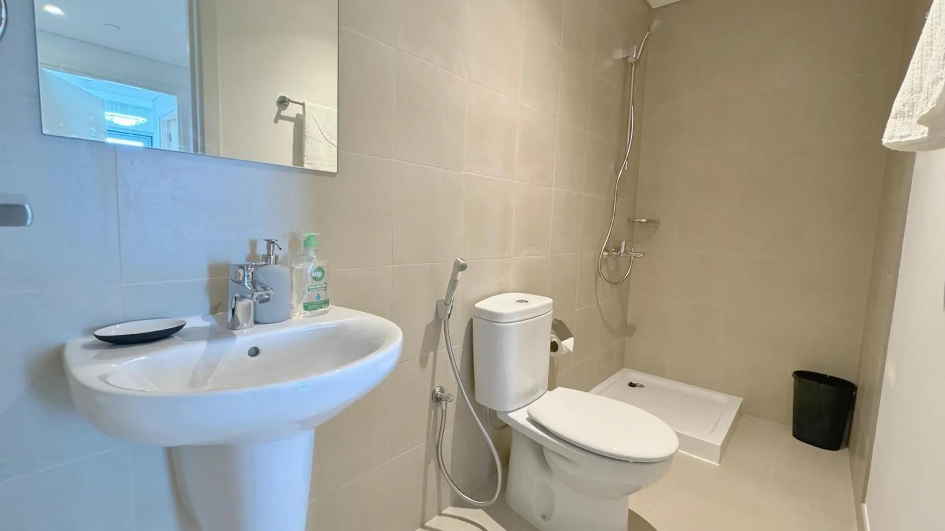 Dvr 4 Bedroom Apartment Available In Downtown View 2 Dubai 0*,  United Arab Emirates